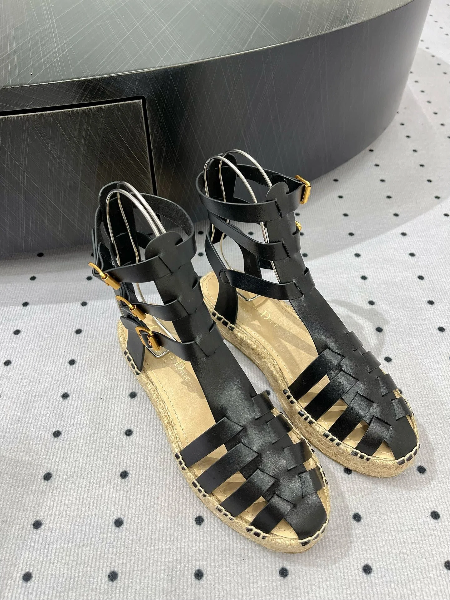 Trendsetting Christian Dior Sandals 21141