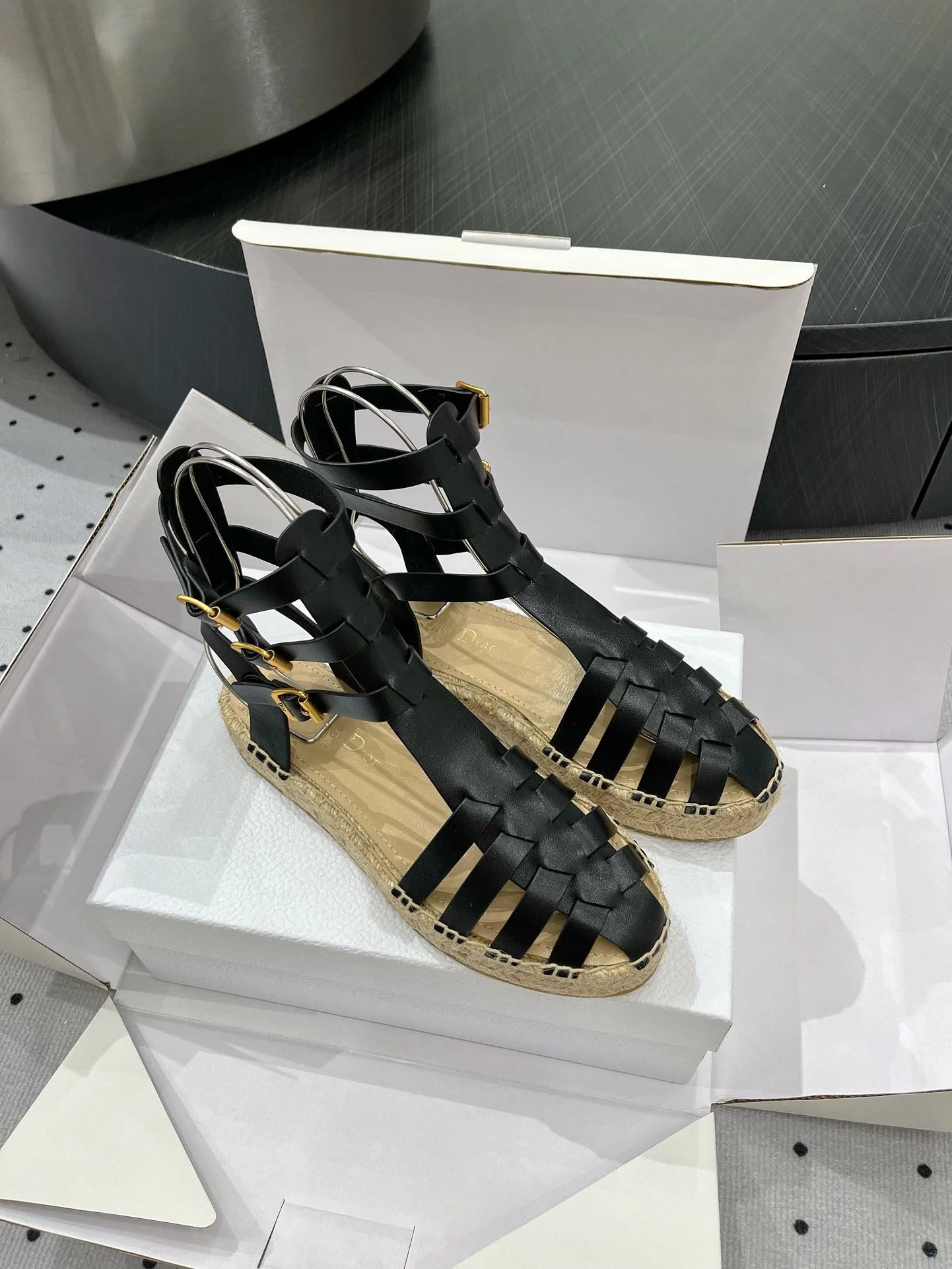 Trendsetting Christian Dior Sandals 21141