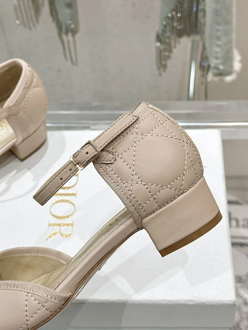 Trendsetting Christian Dior Sandals 20873