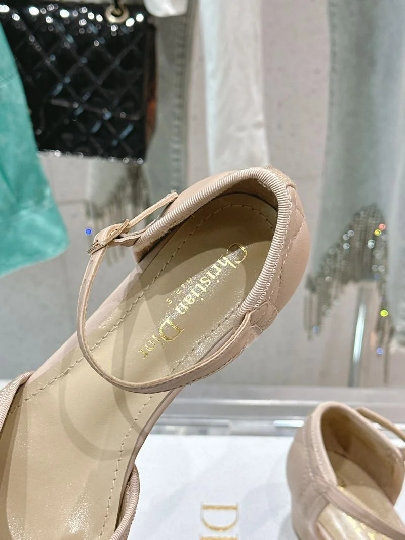 Trendsetting Christian Dior Sandals 20873