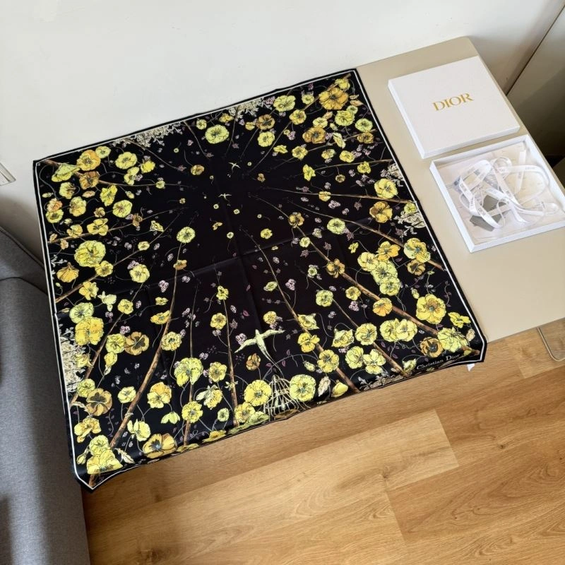 Sleek Christian Dior Scarf 270760