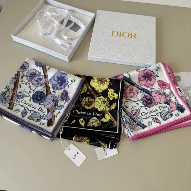 Sleek Christian Dior Scarf 270760