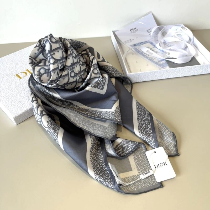 Sleek Christian Dior Scarf 270733
