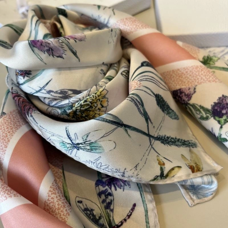 Versatile Christian Dior Scarf 270732