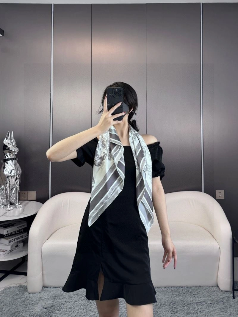 Lightweight Christian Dior Scarf 271147
