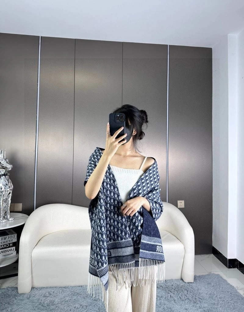 Versatile Christian Dior Scarf 271115