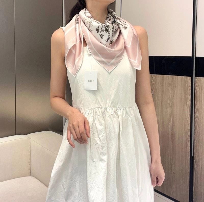 Contemporary Christian Dior Scarf 271116