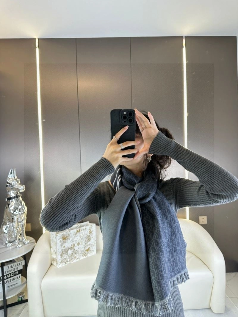 FlexibleFit Christian Dior Scarf 271114
