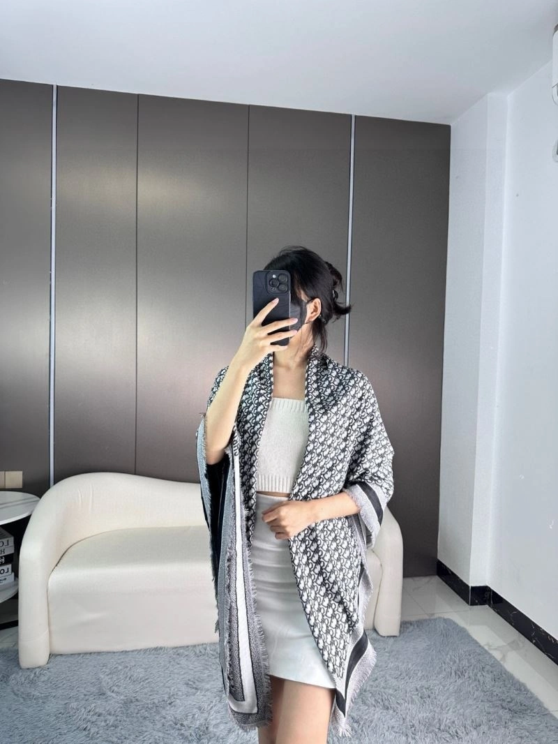 Efficient Christian Dior Scarf 271108