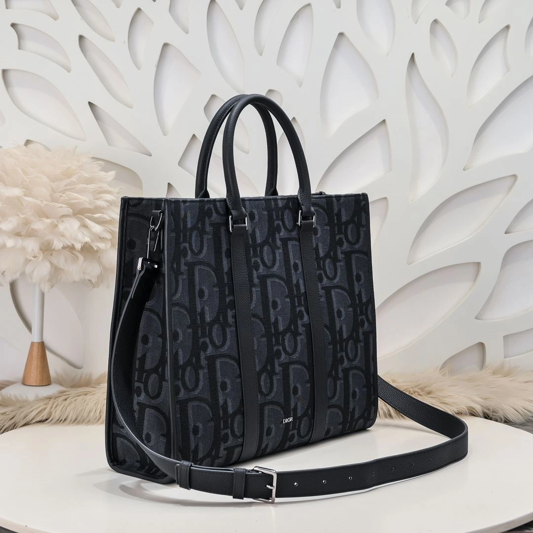 Christian Dior Shopping Bags FashionForward 91173