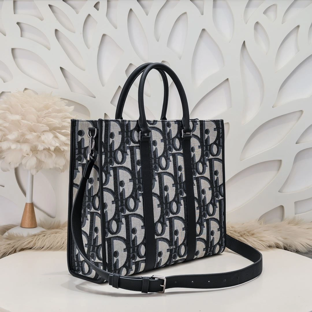 Christian Dior Shopping Bags FashionForward 91245