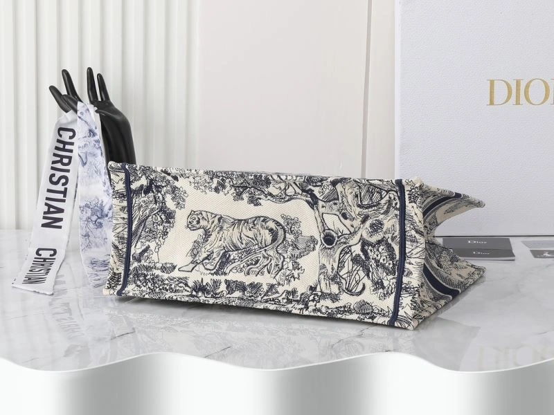 UrbanChic Christian Dior Shopping Bags 87712