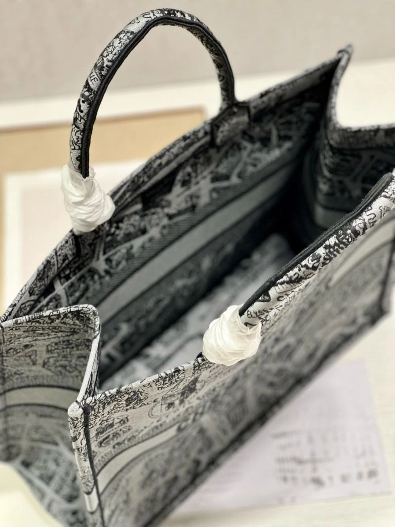 WellDesigned Christian Dior Shopping Bags 76207