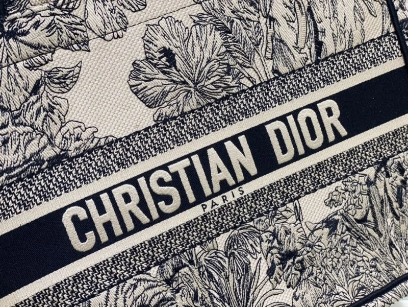 Refined Christian Dior Shopping Bags 76213