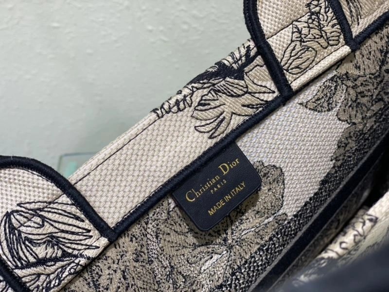 Refined Christian Dior Shopping Bags 76213