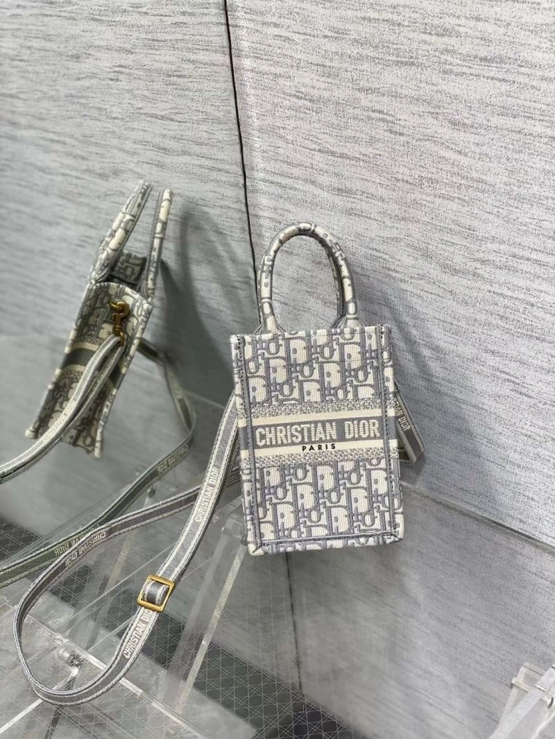 Bold Christian Dior Shopping Bags 75600