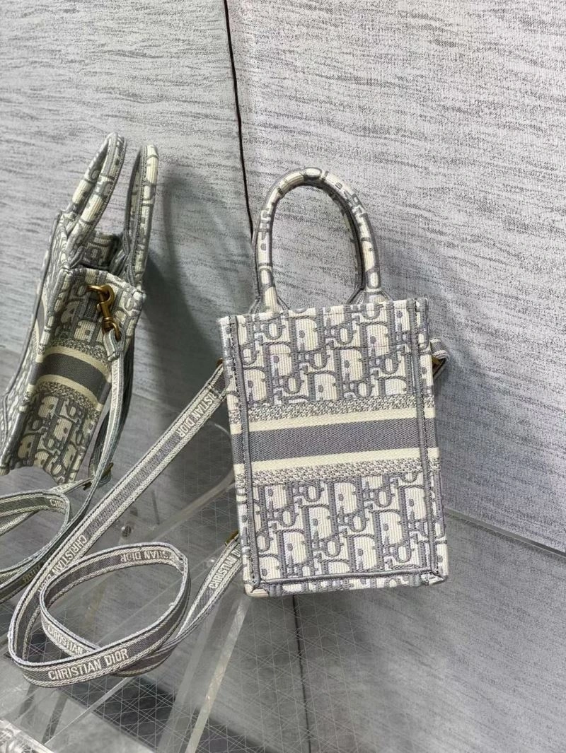 Bold Christian Dior Shopping Bags 75600