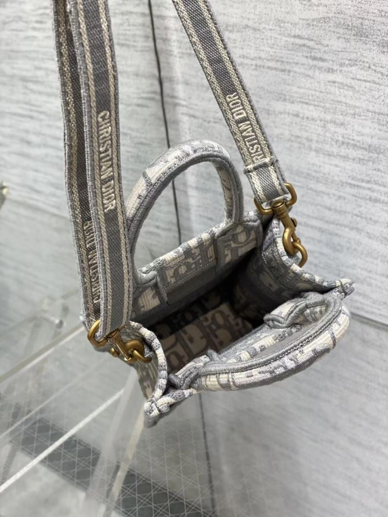 Bold Christian Dior Shopping Bags 75600