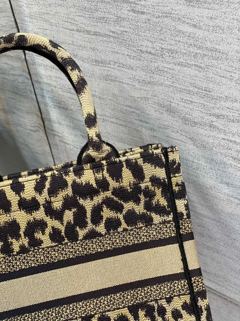 ModernLook Christian Dior Shopping Bags 75579