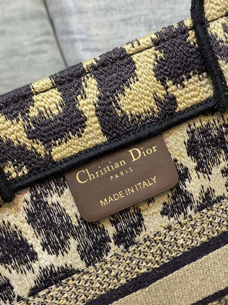 ModernLook Christian Dior Shopping Bags 75579
