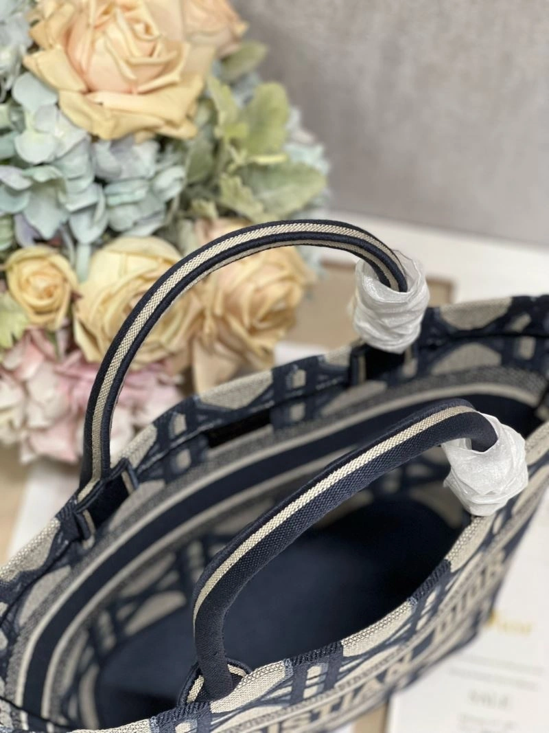 Compact Christian Dior Shopping Bags 75548