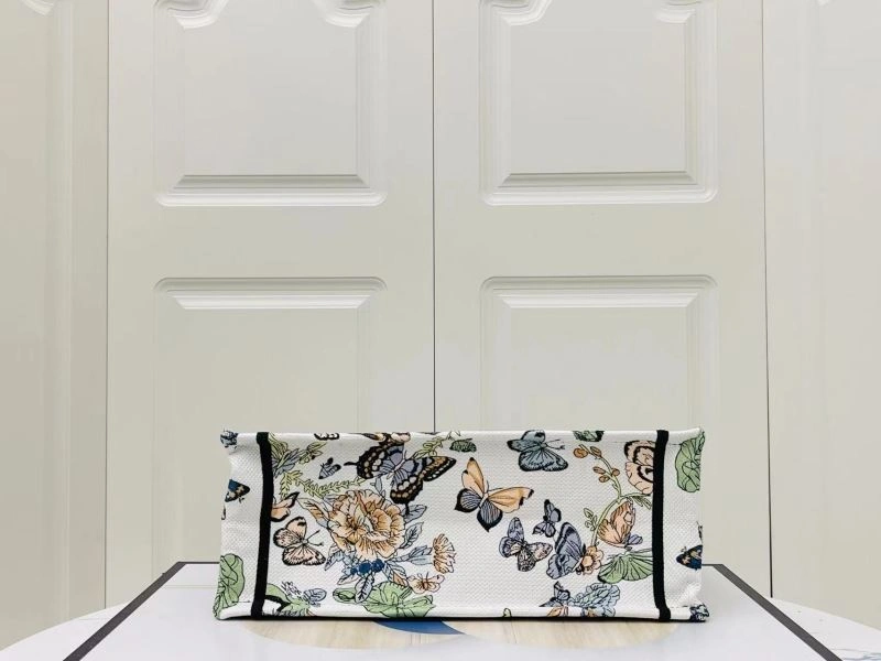Supportive Christian Dior Shopping Bags 75536