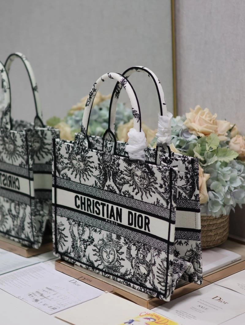 Refined Christian Dior Shopping Bags 73840