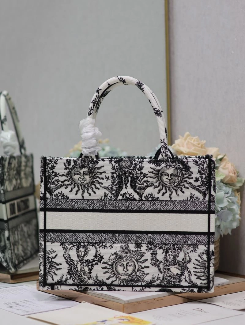 Refined Christian Dior Shopping Bags 73840