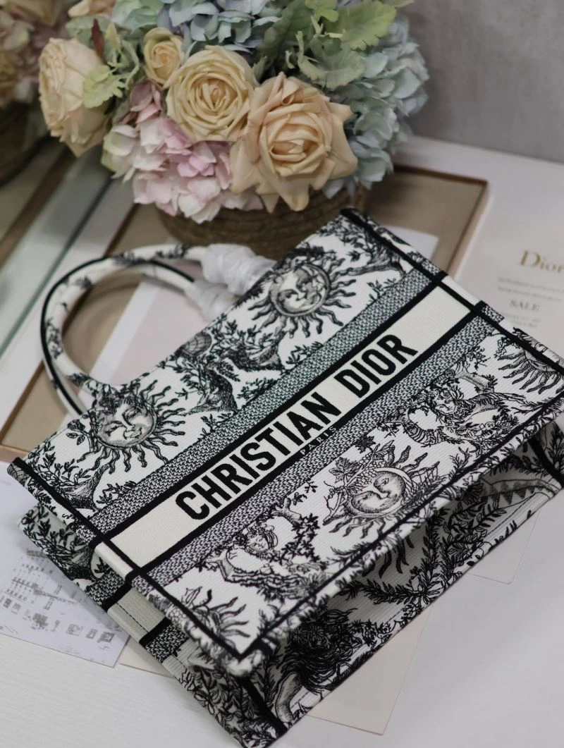 Refined Christian Dior Shopping Bags 73840