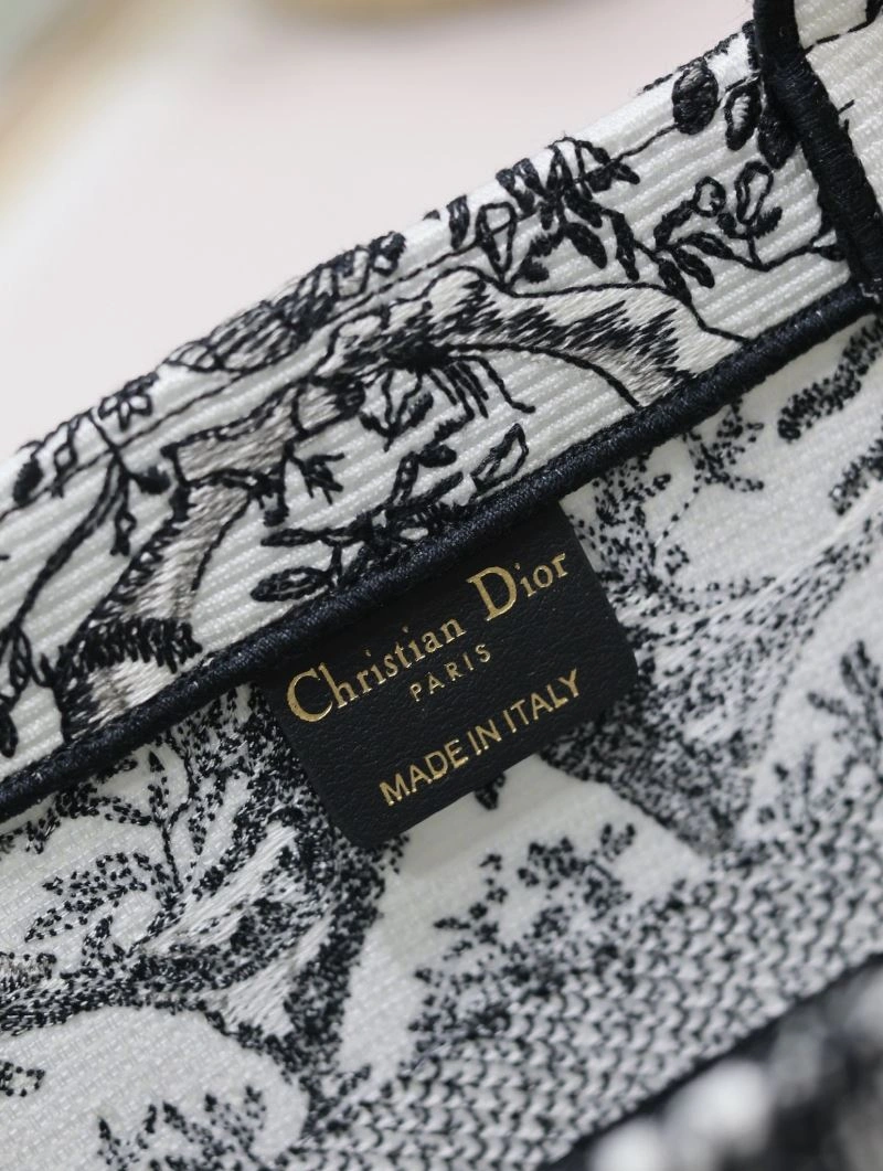 Refined Christian Dior Shopping Bags 73840