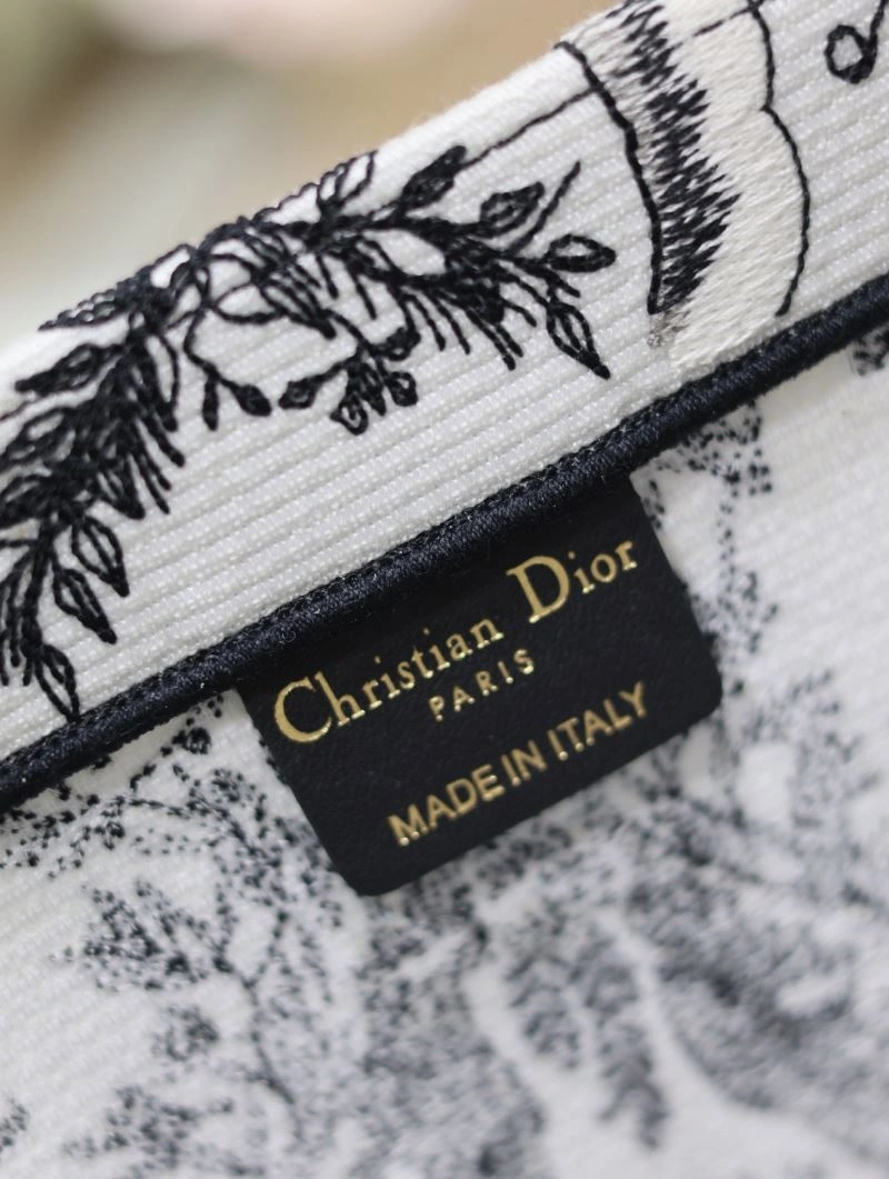 Sleek Christian Dior Shopping Bags 73838