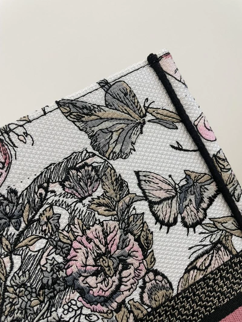 WellDesigned Christian Dior Shopping Bags 70559