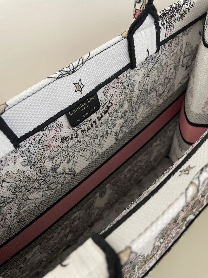 WellDesigned Christian Dior Shopping Bags 70559