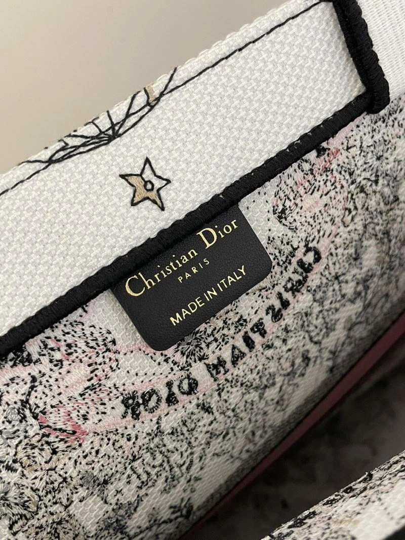 WellDesigned Christian Dior Shopping Bags 70559