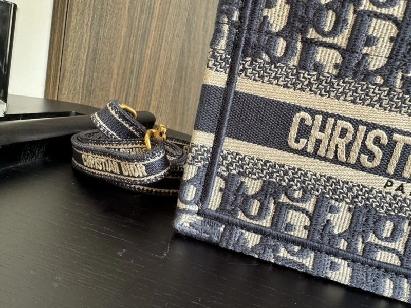 Casual Christian Dior Shopping Bags 70450