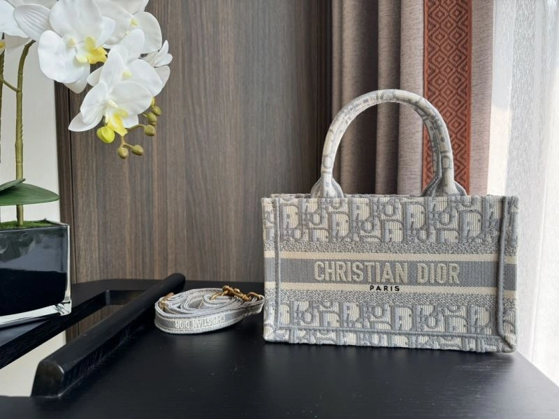 Christian Dior Shopping Bags FashionForward 70448