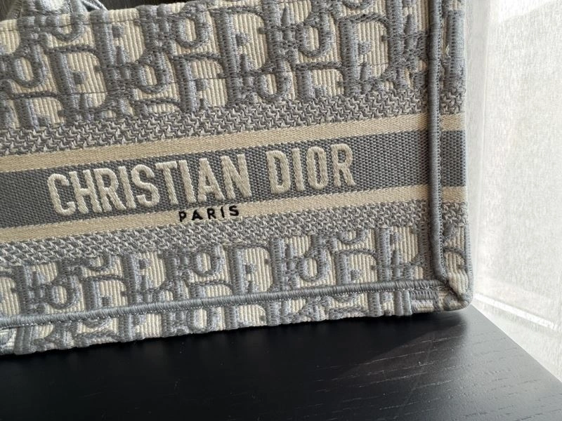 Christian Dior Shopping Bags FashionForward 70448