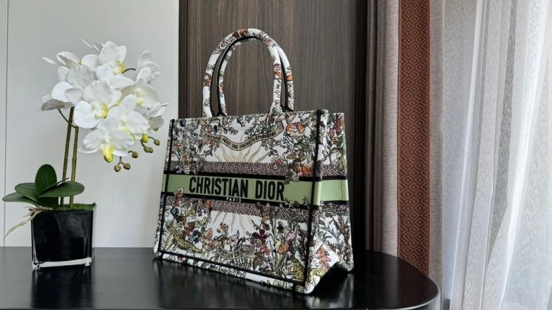 Bold Christian Dior Shopping Bags 70457