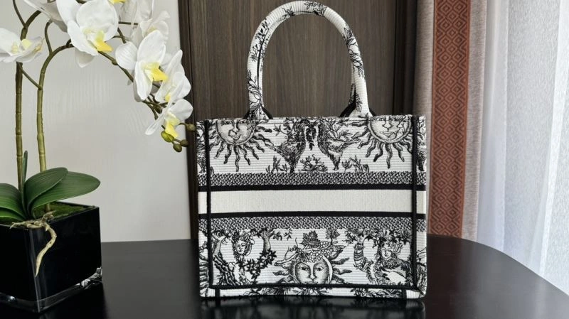 Christian Dior Shopping Bags Lightweight 70420