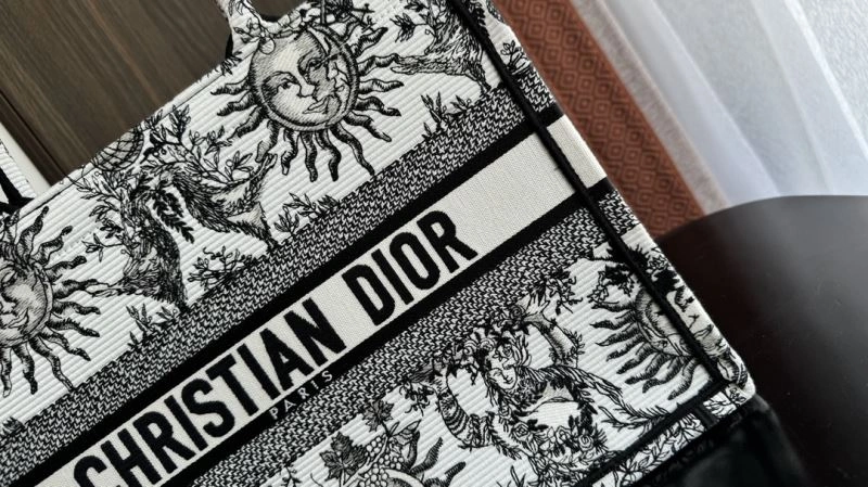 Lightweight Christian Dior Shopping Bags 70411