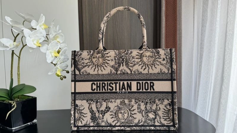 UrbanChic Christian Dior Shopping Bags 70410