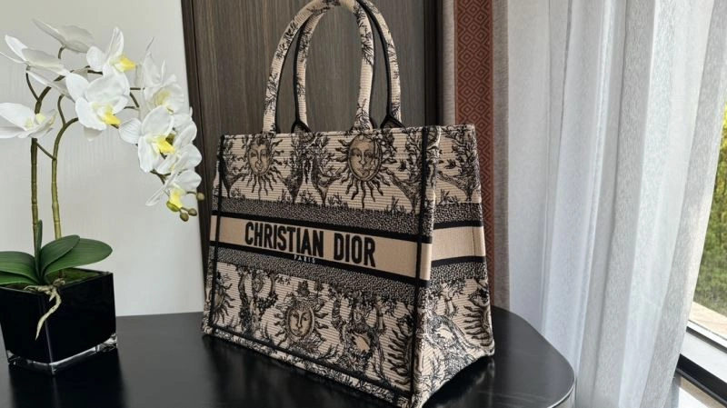 UrbanChic Christian Dior Shopping Bags 70410