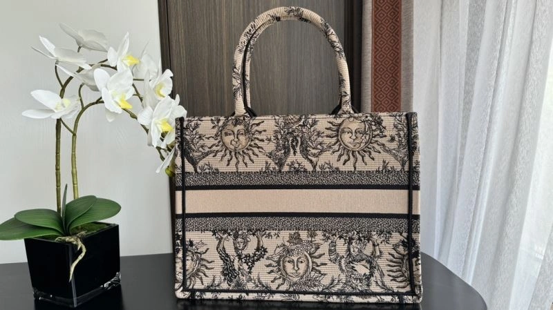 UrbanChic Christian Dior Shopping Bags 70410