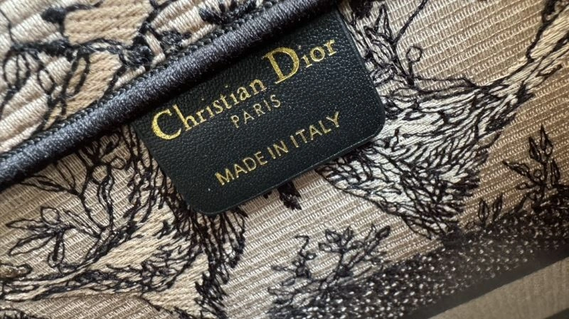 UrbanChic Christian Dior Shopping Bags 70410