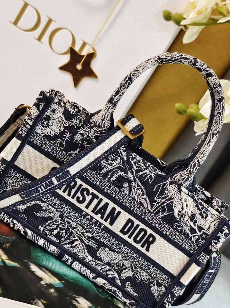 Resilient Christian Dior Shopping Bags 70446