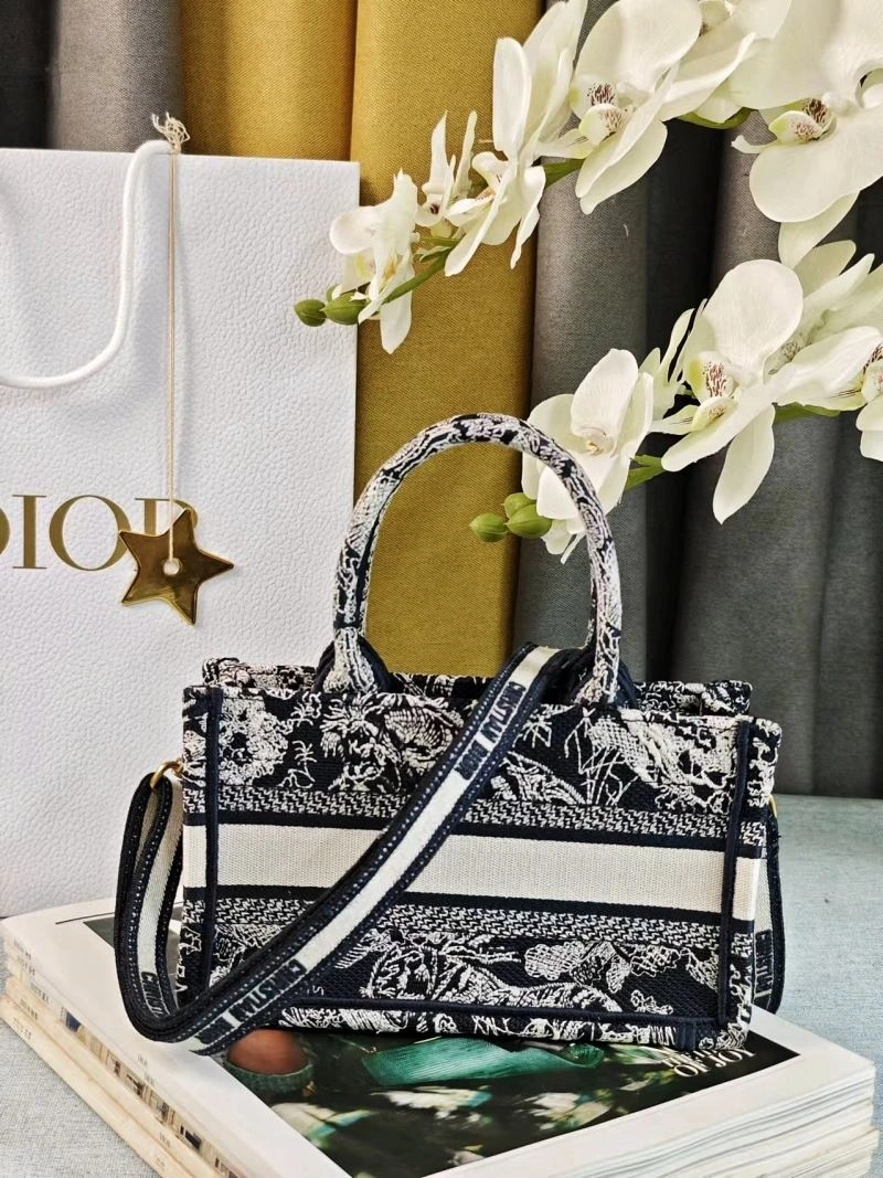 Resilient Christian Dior Shopping Bags 70446