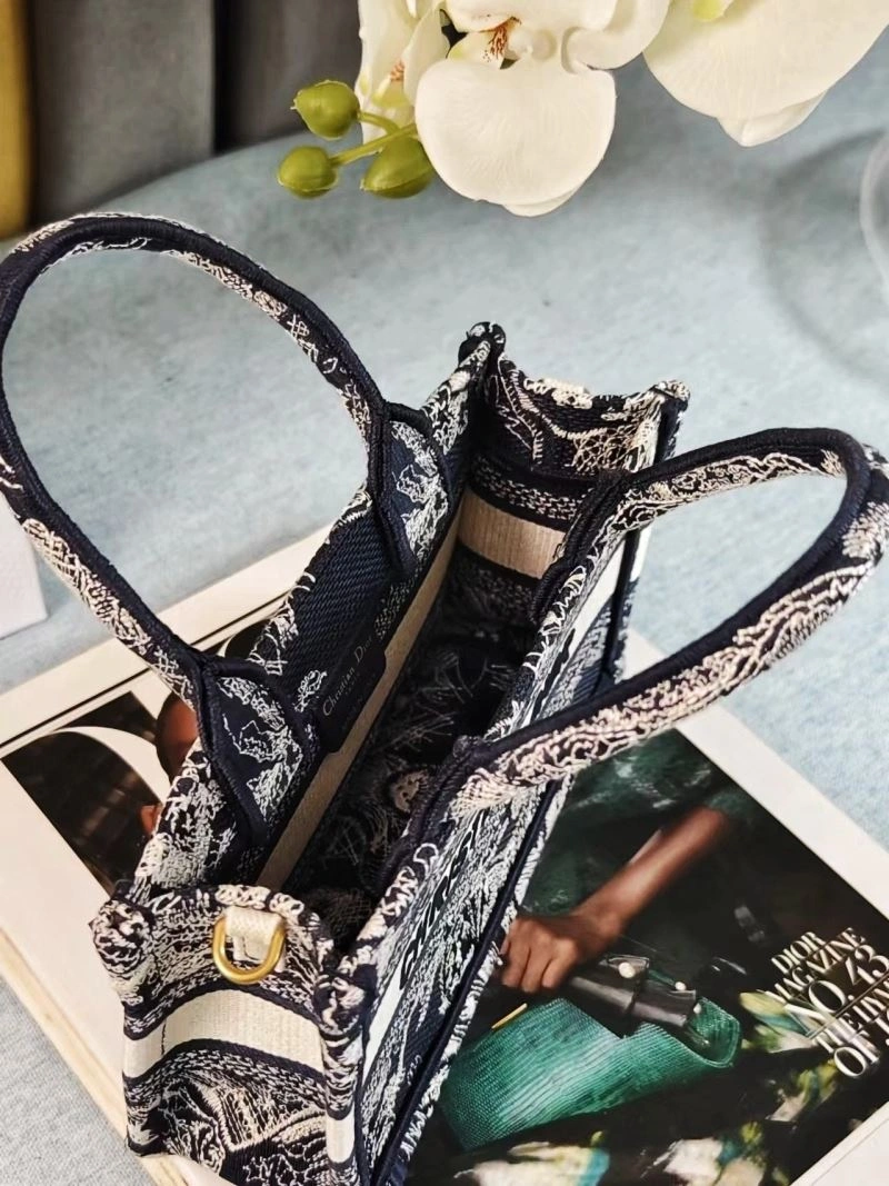 Resilient Christian Dior Shopping Bags 70446