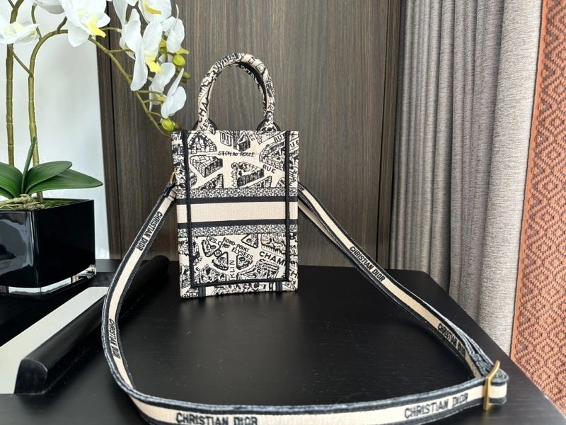 Christian Dior Shopping Bags Vibrant 70485