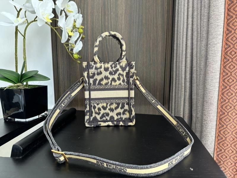 Christian Dior Shopping Bags TechFriendly 70400