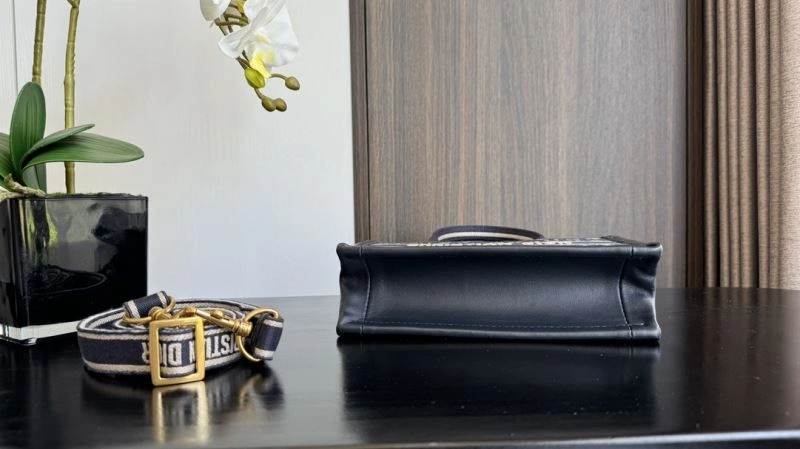 Premium Christian Dior Shopping Bags 70395